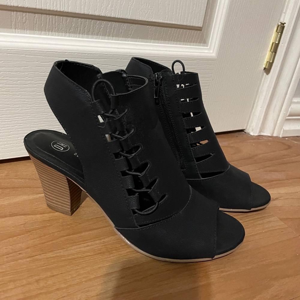 Peekaboo toe heels - woman’s size 9 🤩 (3/15)